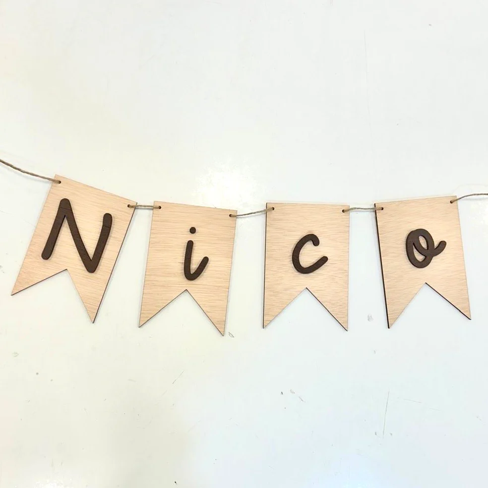 Banderín Personalizado con letras en color