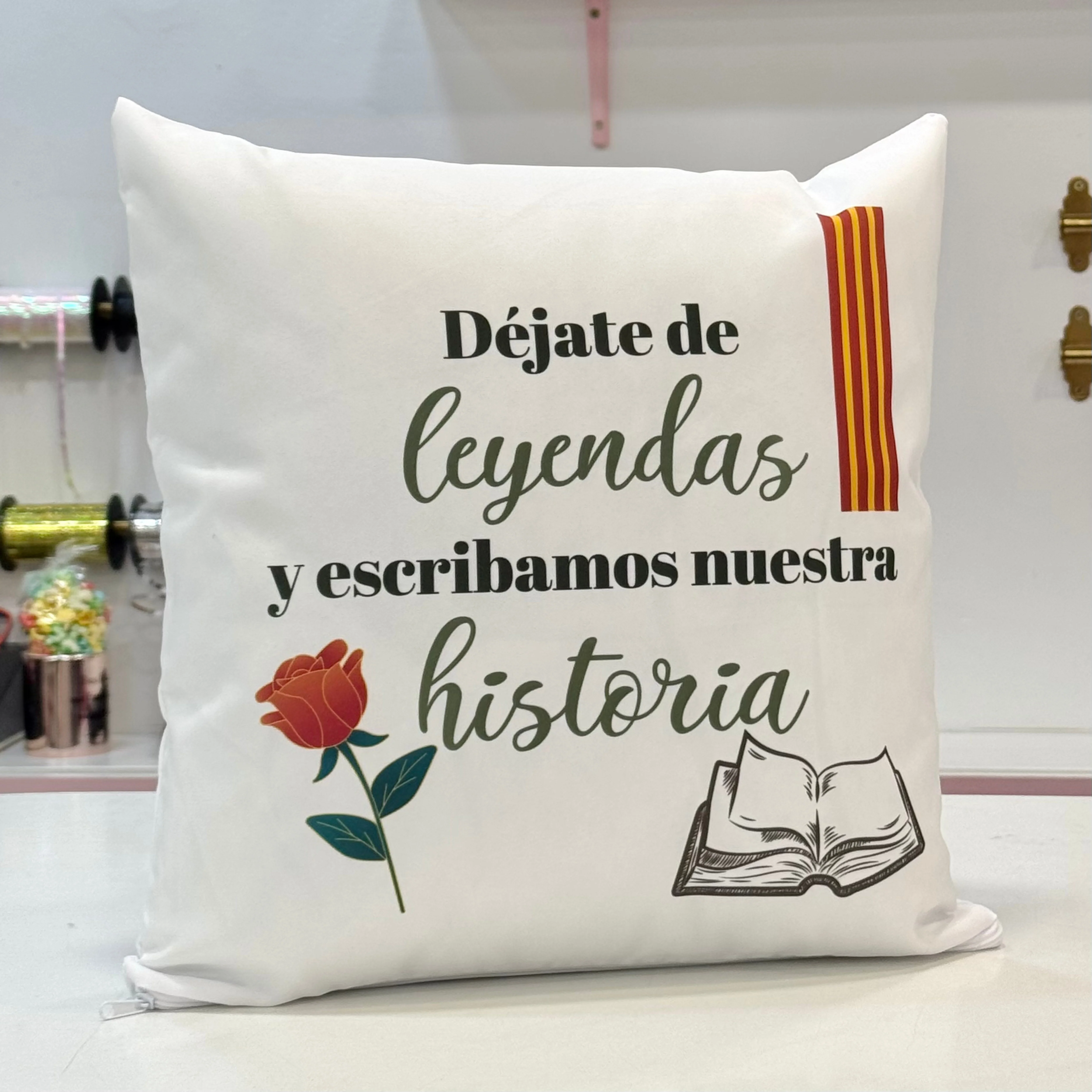 Cojín Déjate de leyendas y escribamos nuestra historia