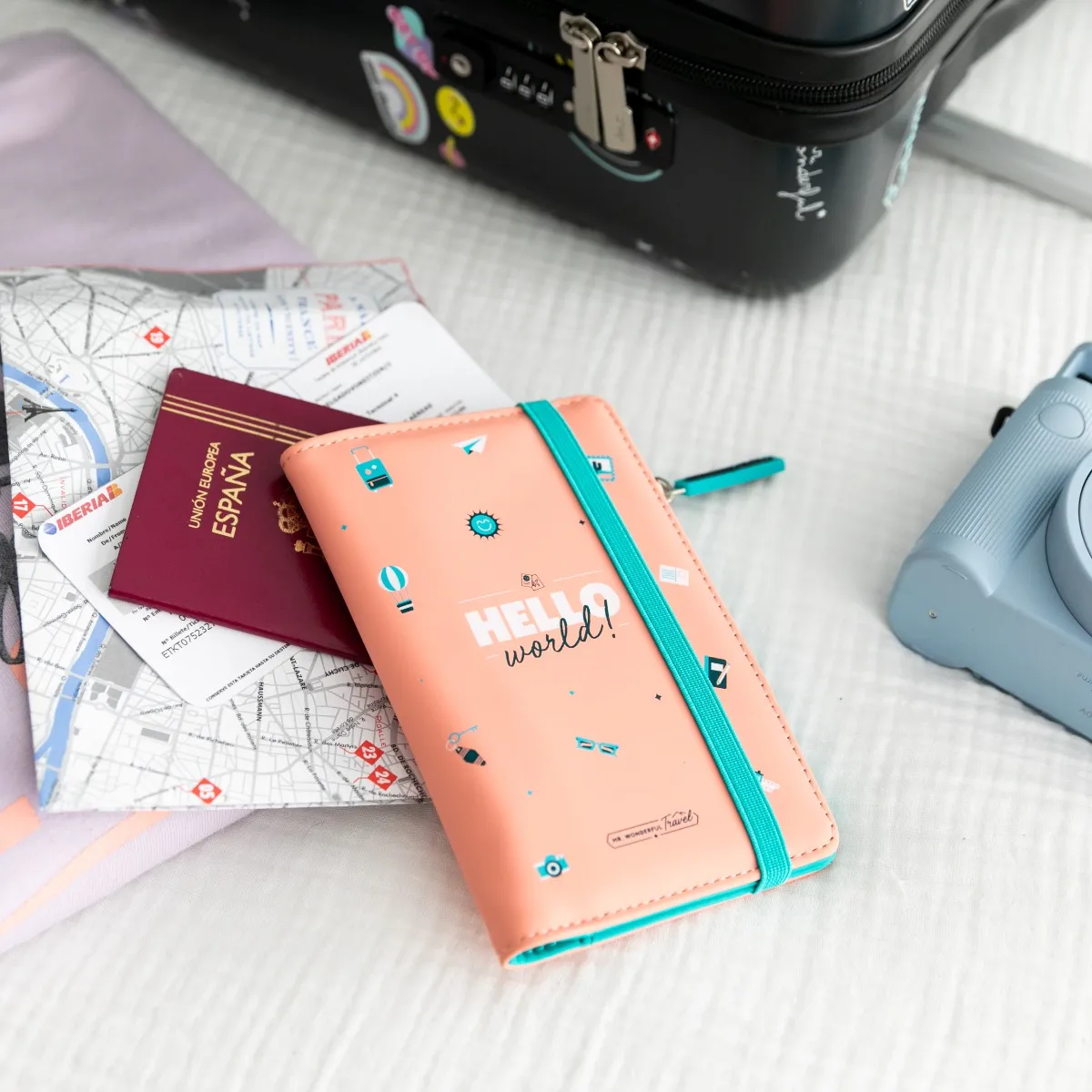Funda pasaporte rosa "Hello world!"