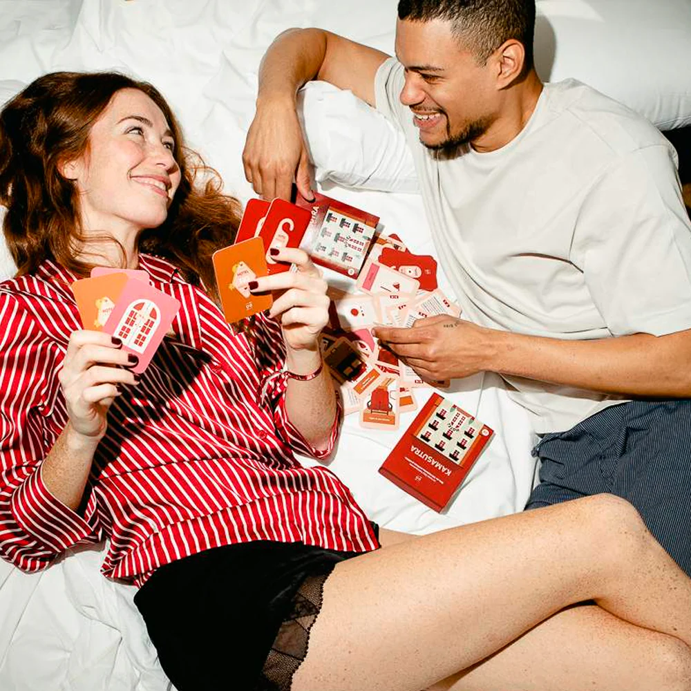 Juego de cartas para parejas "Hotel Kamasutra" - Image 2